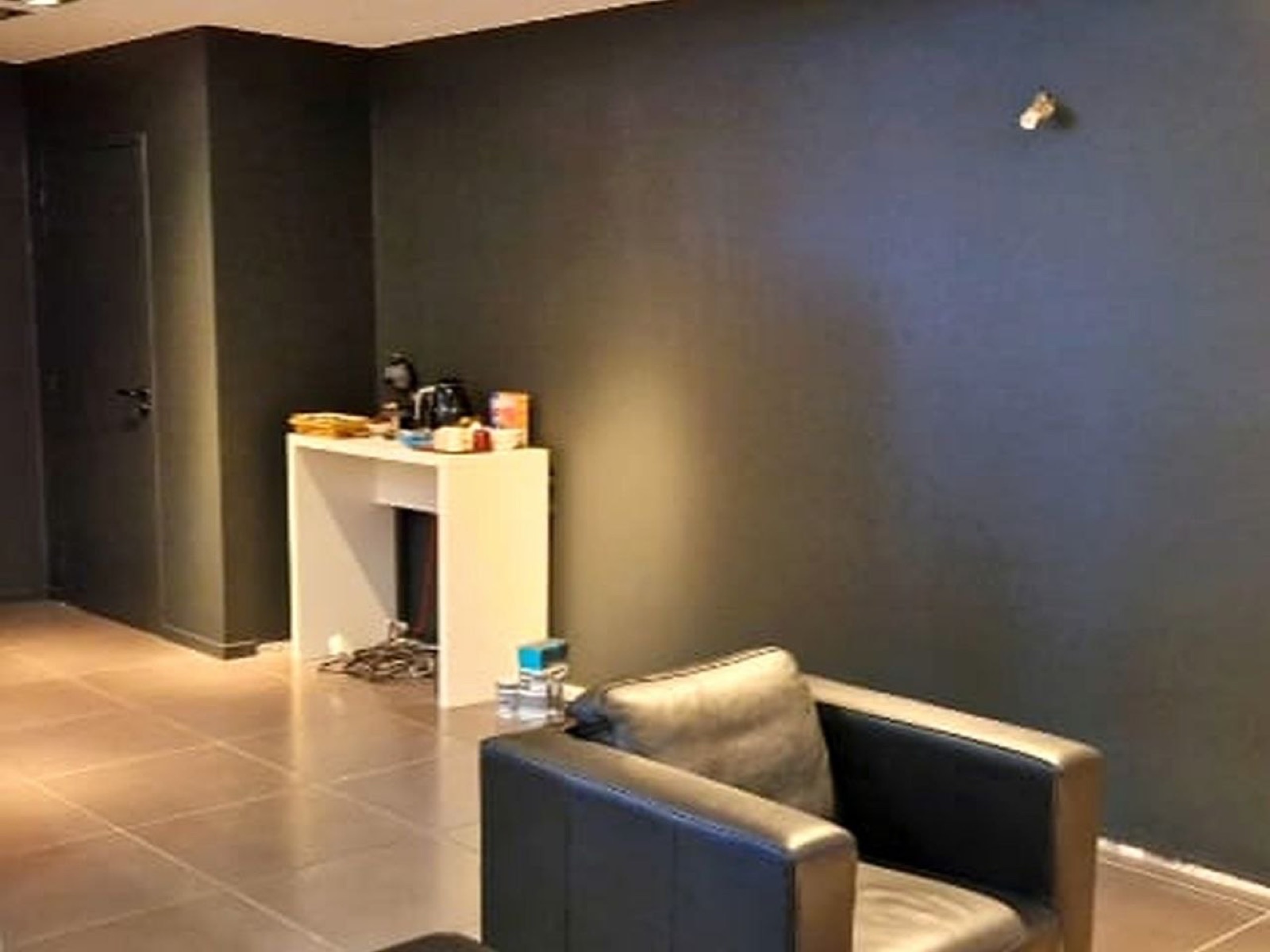 Espace professionnel repeint après les travaux de Peinture Olasso